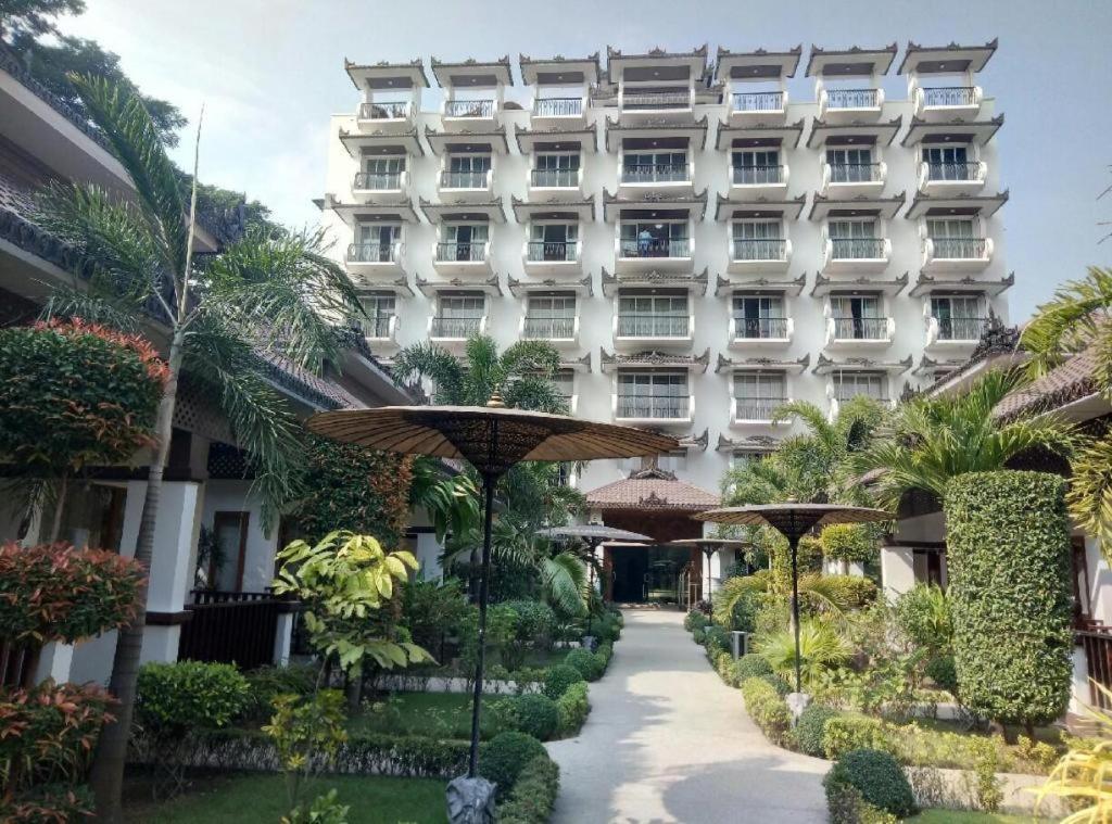 Yadanarpon Dynasty Hotel Mandalay Buitenkant foto