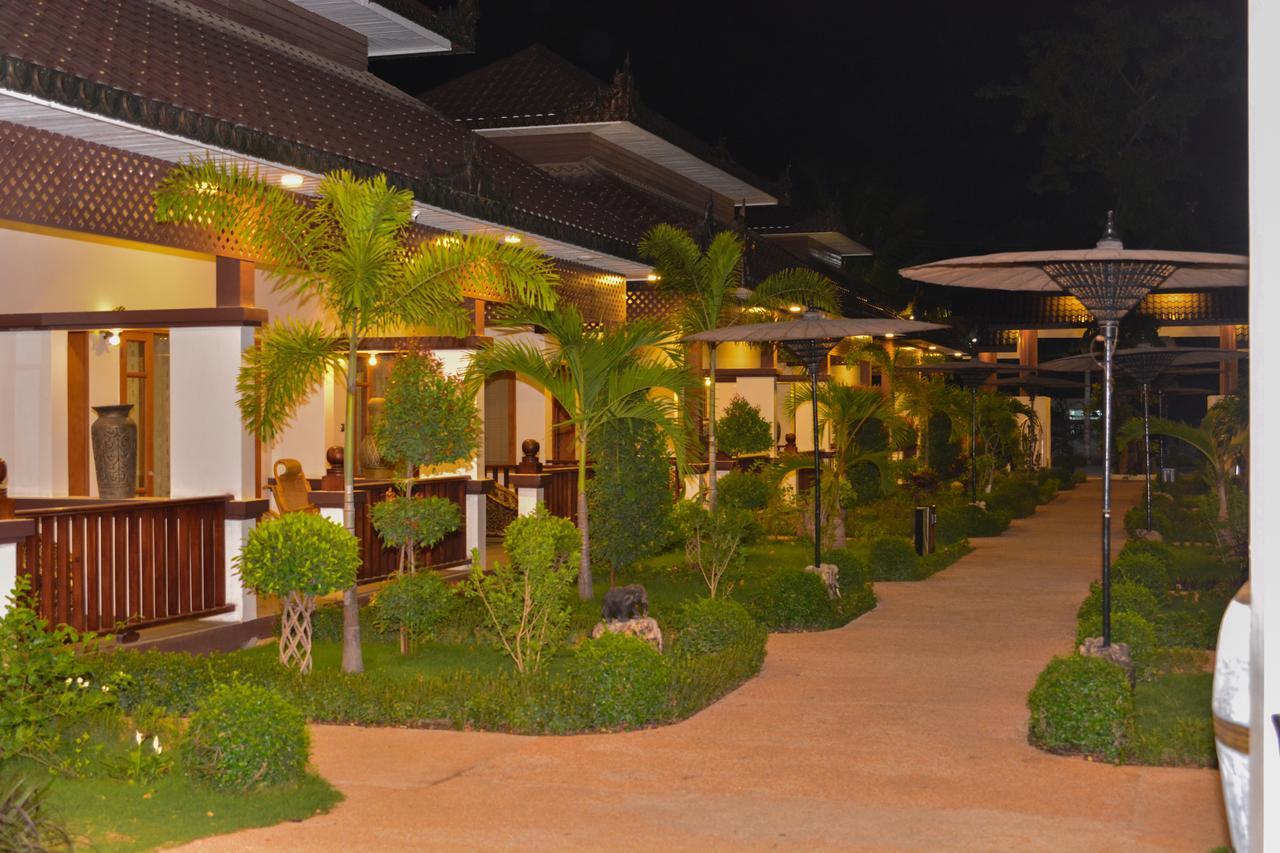 Yadanarpon Dynasty Hotel Mandalay Buitenkant foto