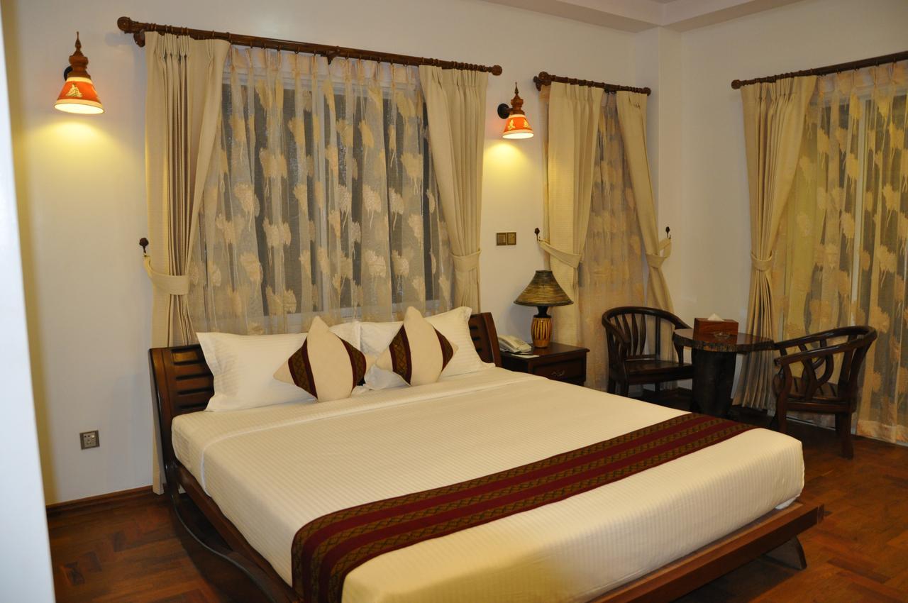 Yadanarpon Dynasty Hotel Mandalay Buitenkant foto