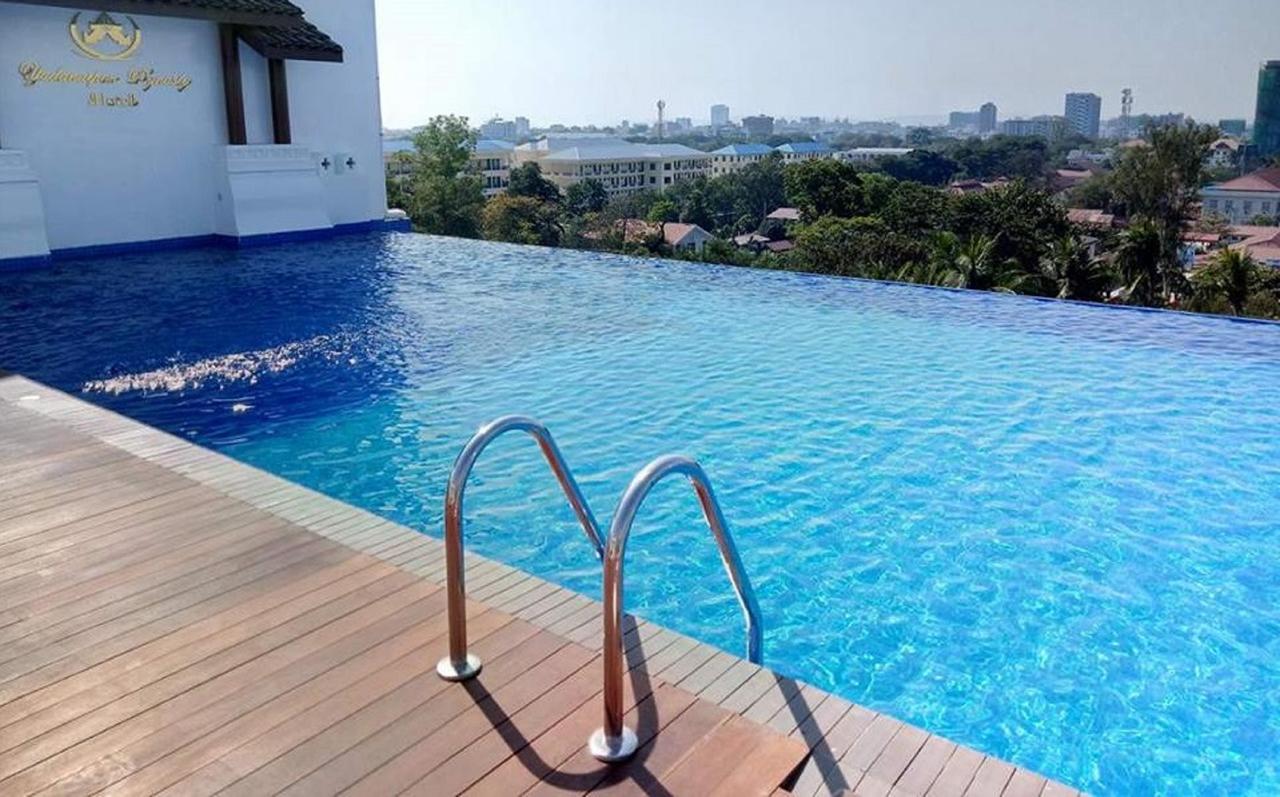 Yadanarpon Dynasty Hotel Mandalay Buitenkant foto