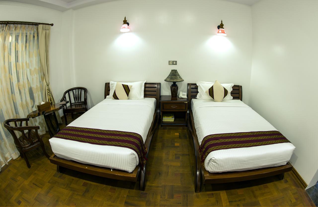 Yadanarpon Dynasty Hotel Mandalay Buitenkant foto