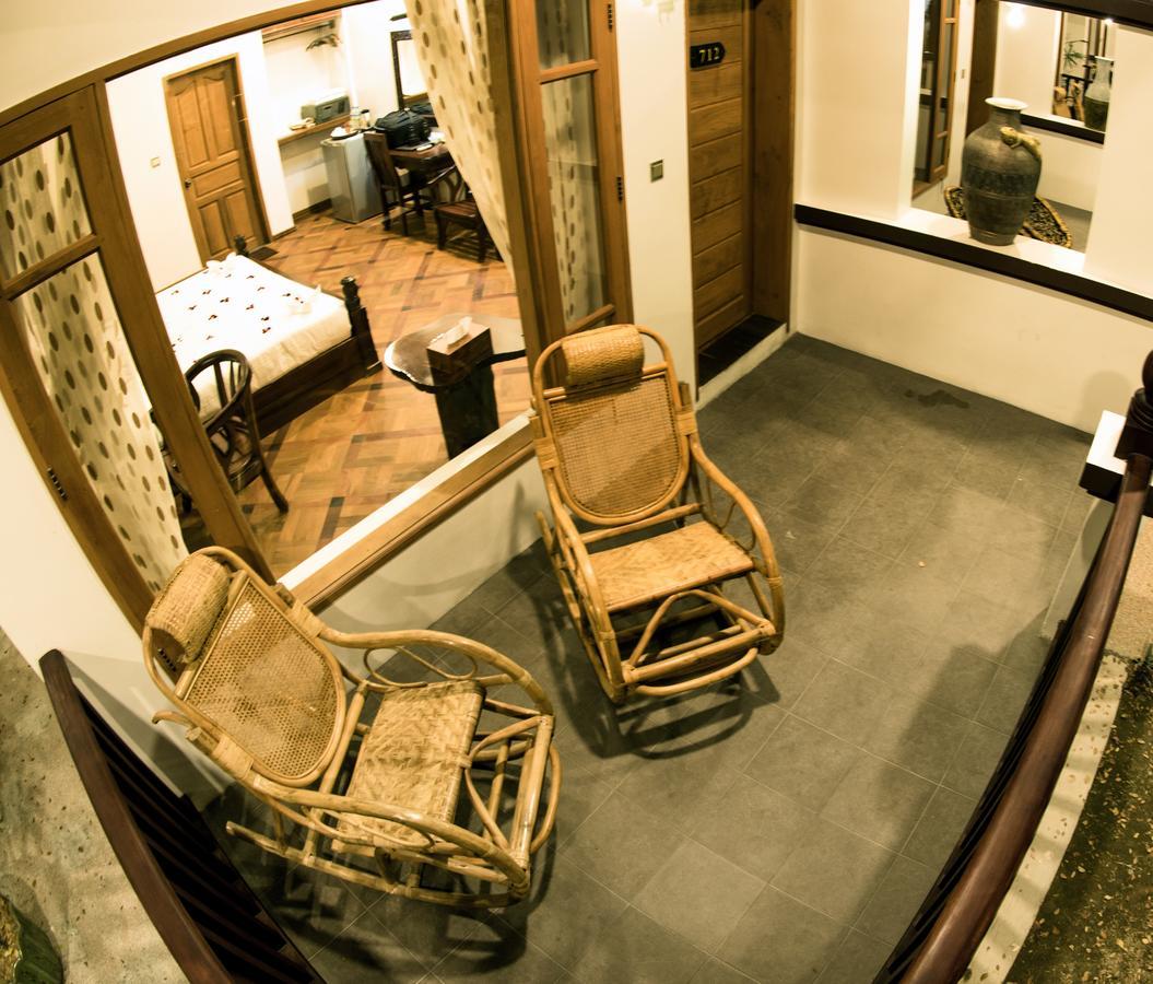 Yadanarpon Dynasty Hotel Mandalay Buitenkant foto