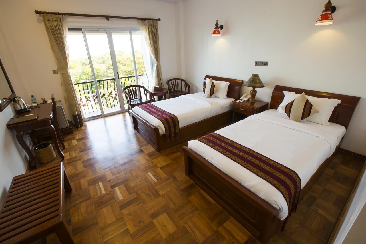 Yadanarpon Dynasty Hotel Mandalay Buitenkant foto